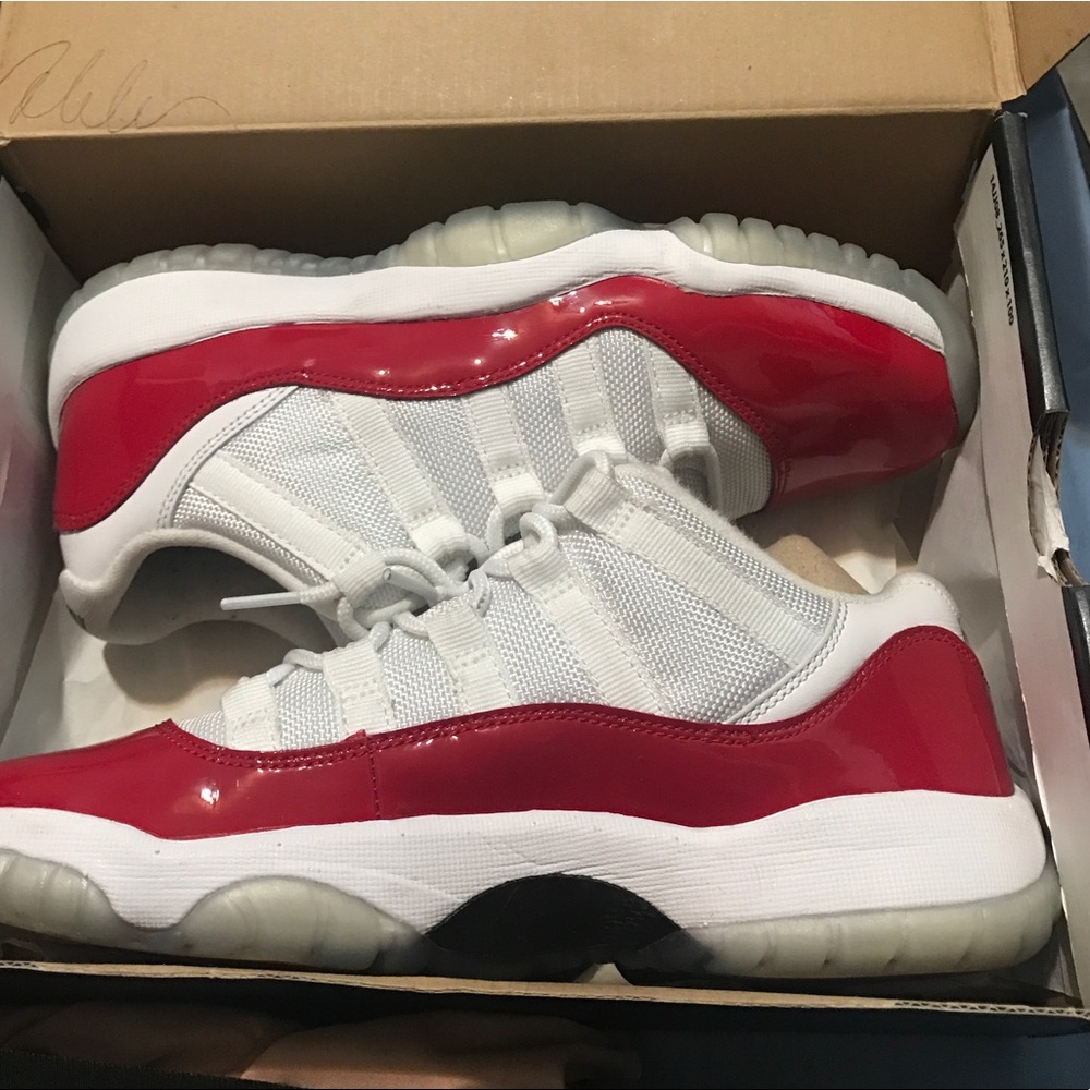 Jordan 11 size 5 kids !!